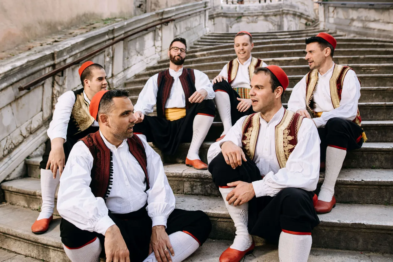 Klapa Kaše na skalinama
