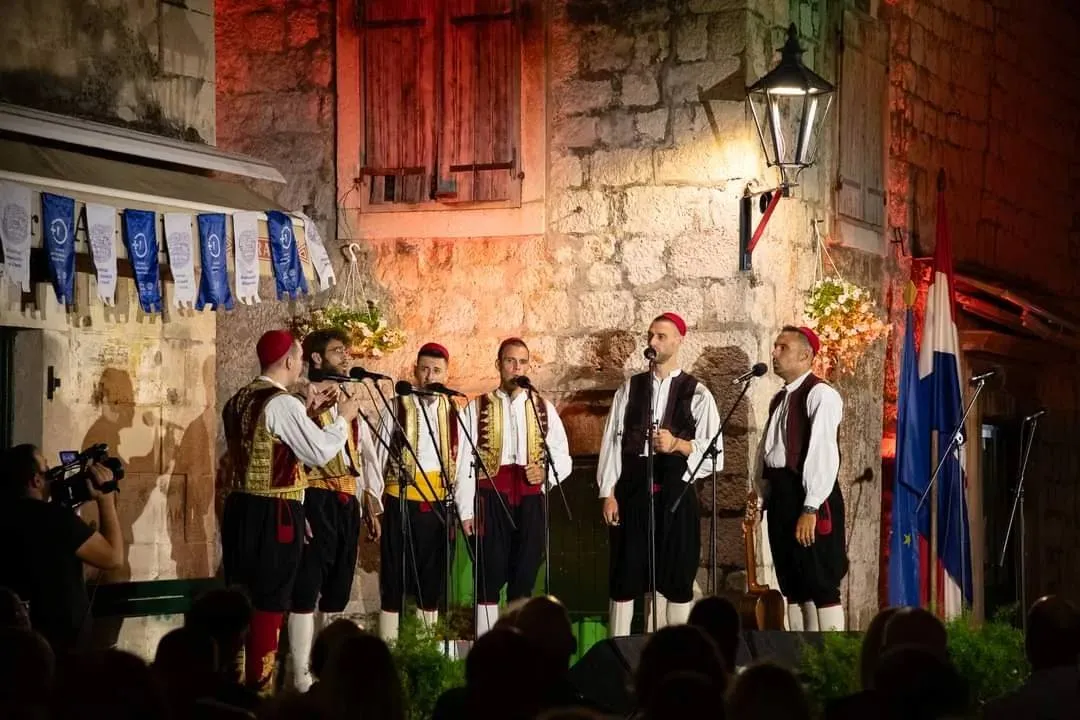 BRONČANA PLAKETA ZA ‘MIHOLJICE’ NA 58. FDK OMIŠ
